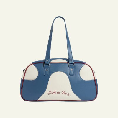 Le sac de voyage bleu